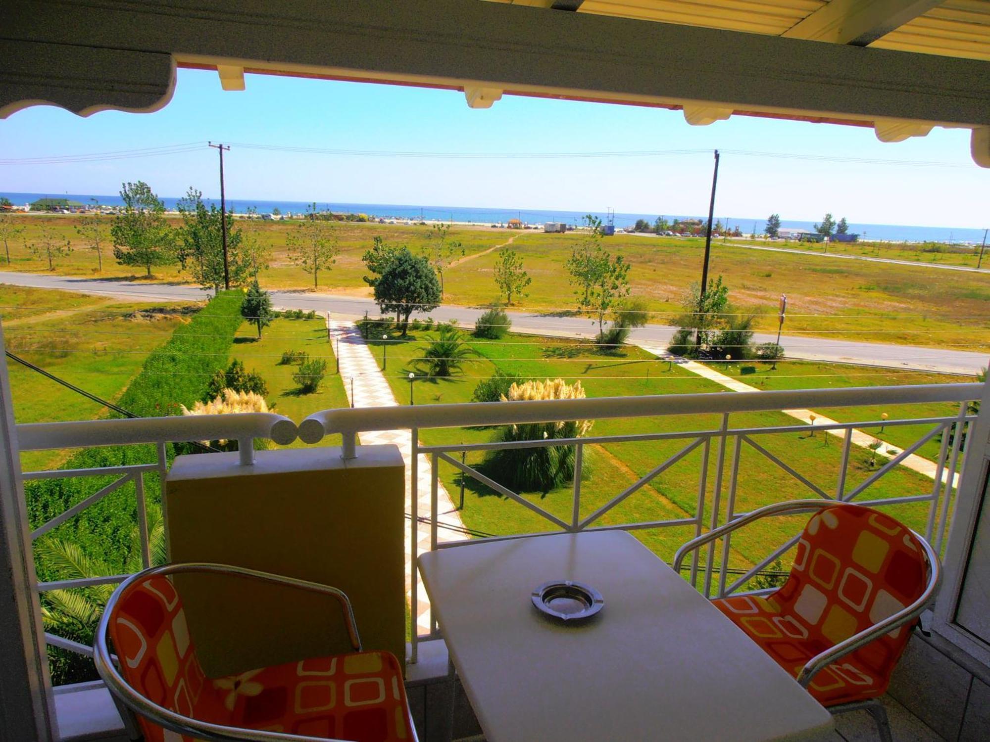 Aparthotel Oasis Paralía Exterior foto