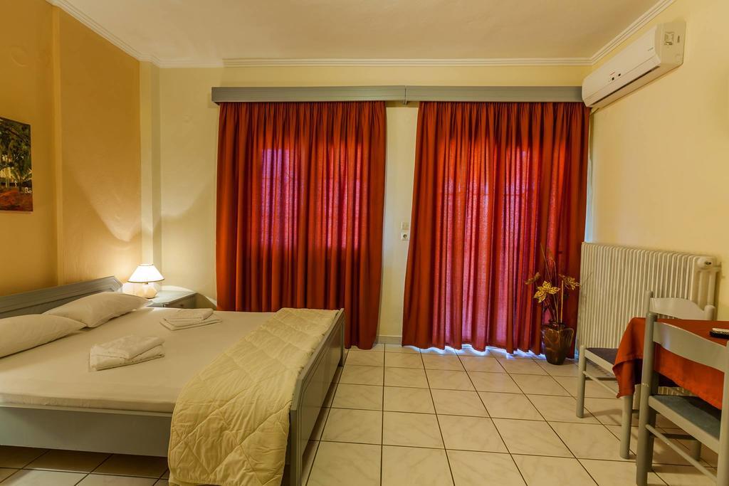 Aparthotel Oasis Paralía Exterior foto