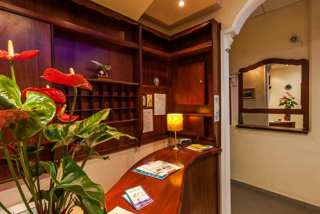 Aparthotel Oasis Paralía Exterior foto
