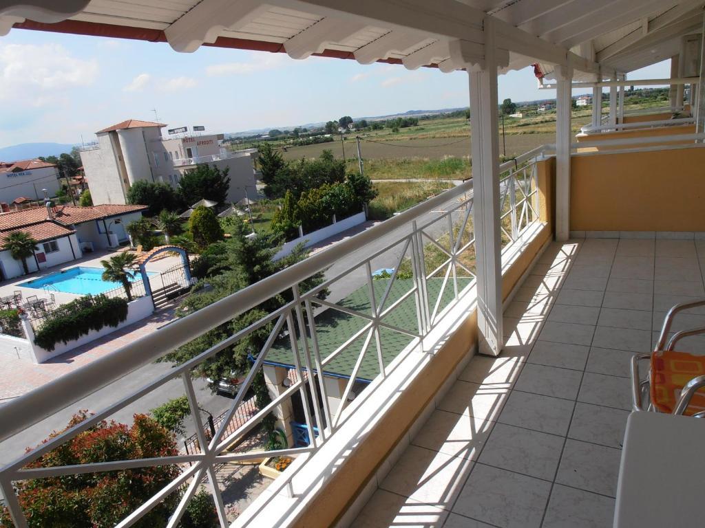 Aparthotel Oasis Paralía Exterior foto